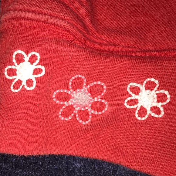 Gap red heart light weight hoodie size 5T - Picture 3 of 5